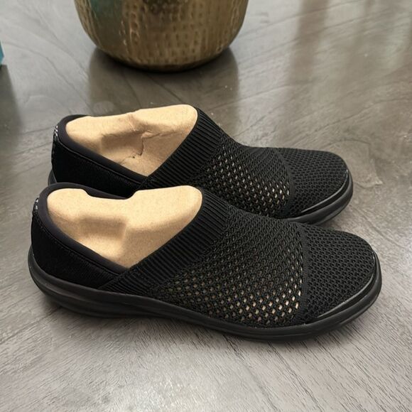 BZees Breathable Slip-On Loafers - Charlie (WIDE) - Picture 5 of 7